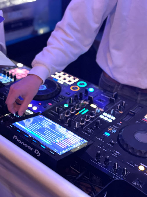 images/fotos/DJ-Sjorto-03.jpg#joomlaImage://local-images/fotos/DJ-Sjorto-03.jpg?width=506&height=675