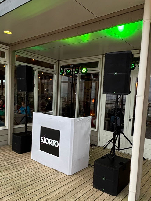 images/fotos/DJ-Sjorto-07.jpg#joomlaImage://local-images/fotos/DJ-Sjorto-07.jpg?width=495&height=661